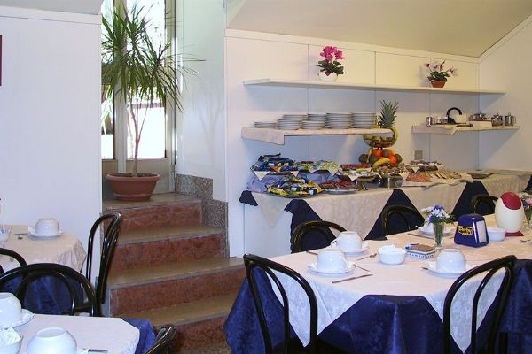 Hotel Mayorca (Milan)
